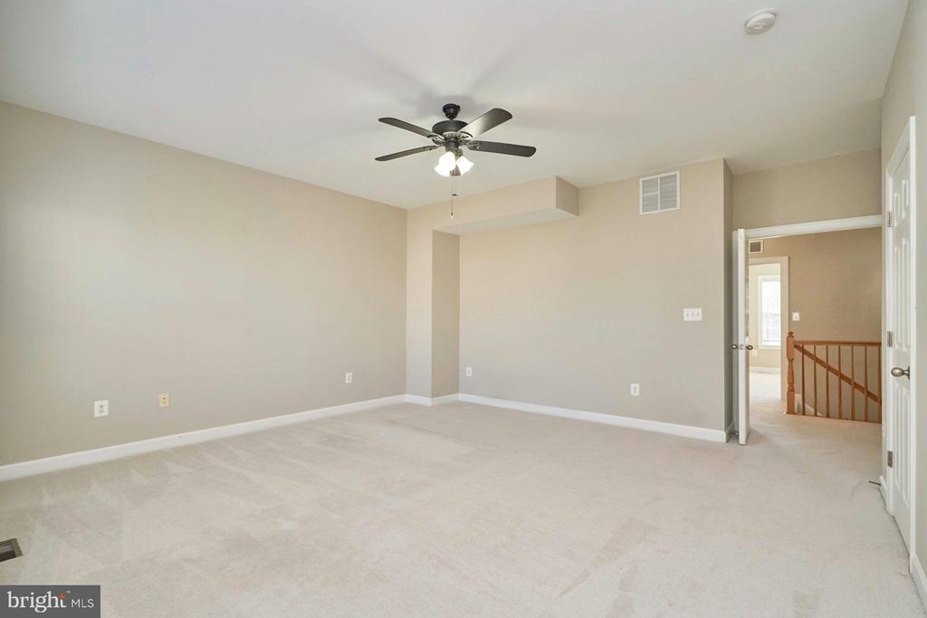 1598 KINNAIRD TER NE