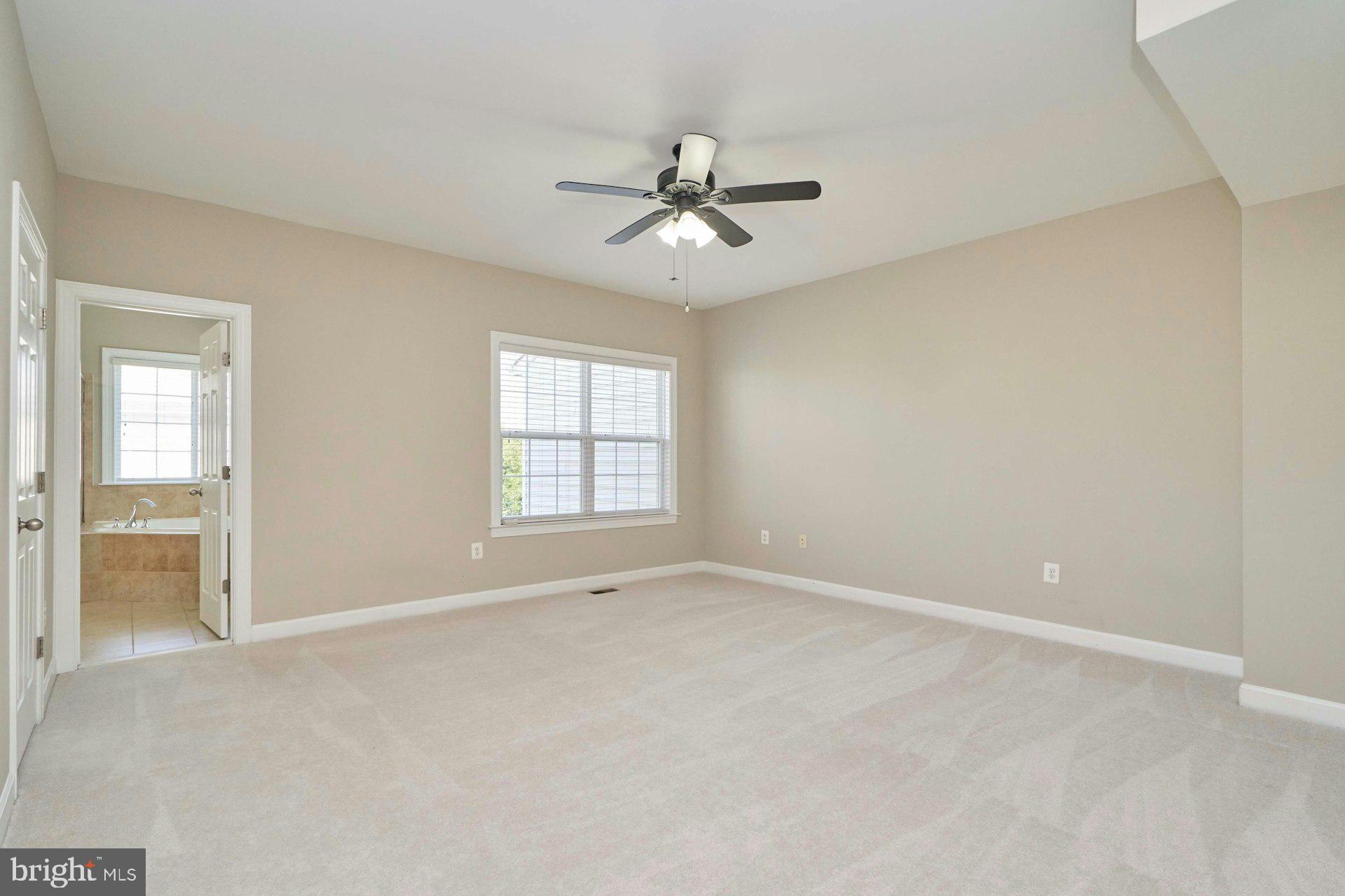 1598 KINNAIRD TER NE