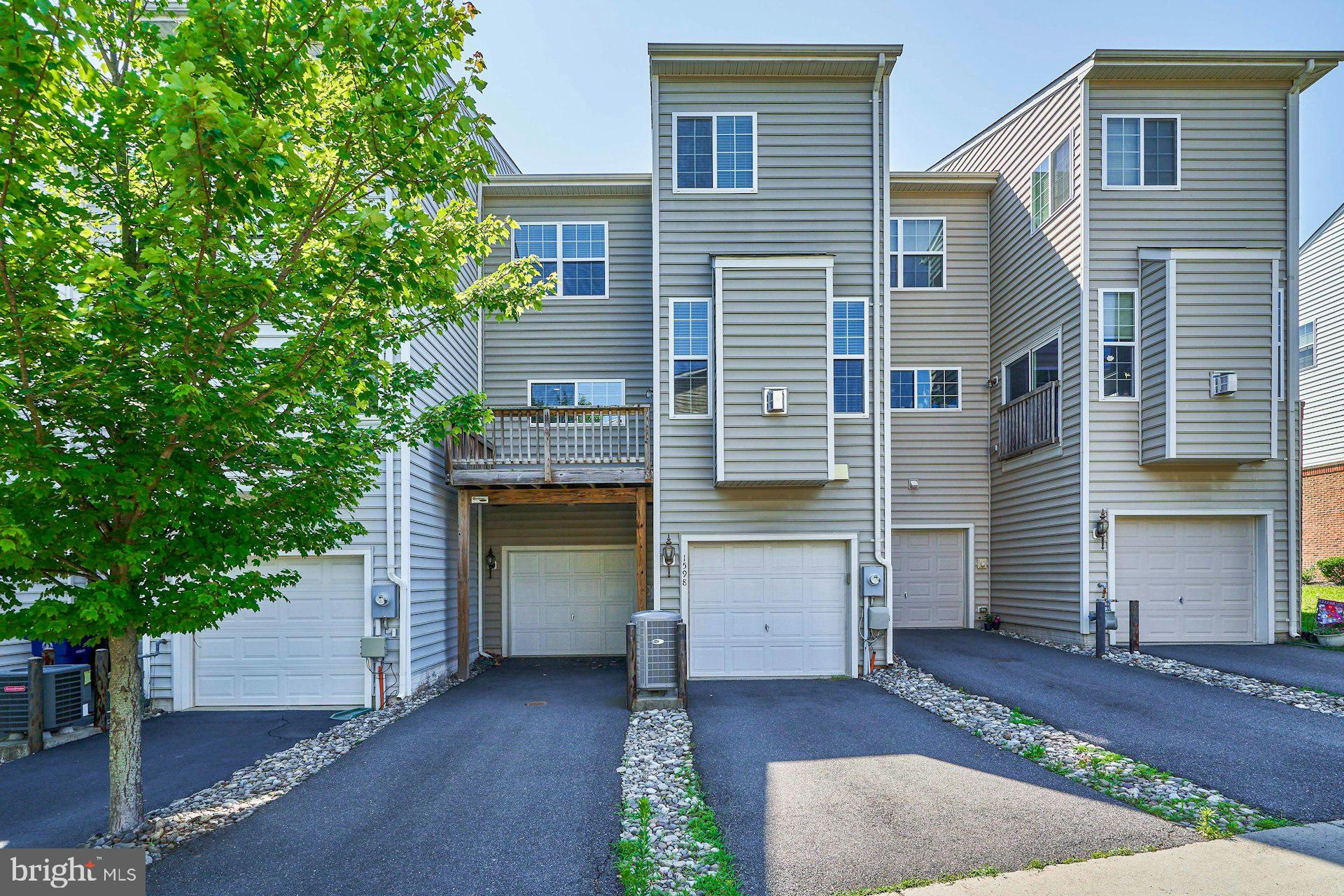 1598 KINNAIRD TER NE