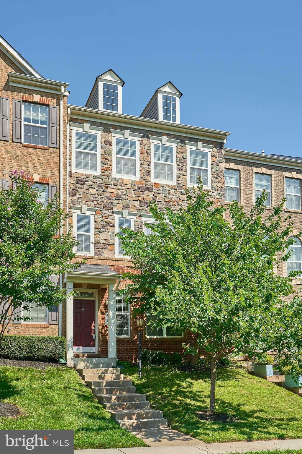 1598 KINNAIRD TER NE