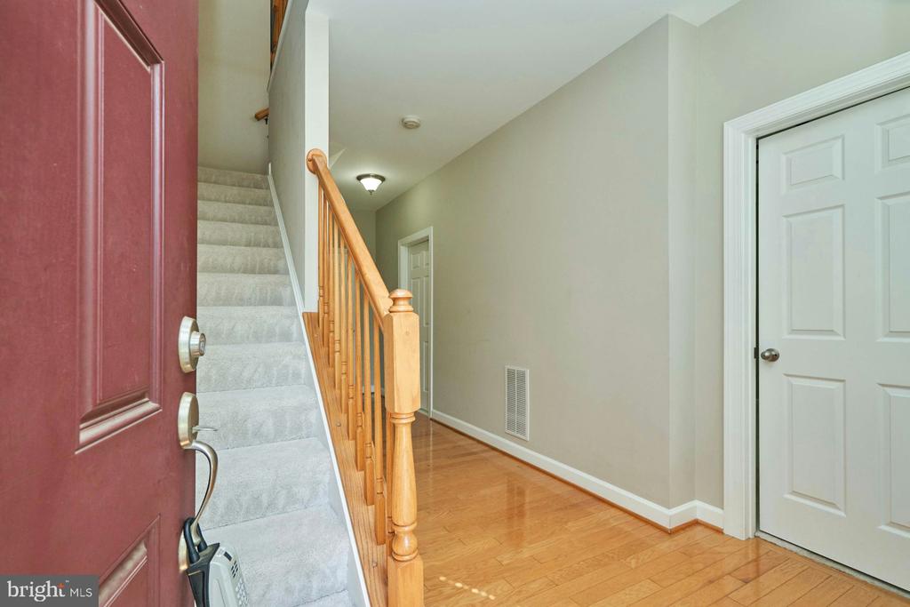 1598 KINNAIRD TER NE