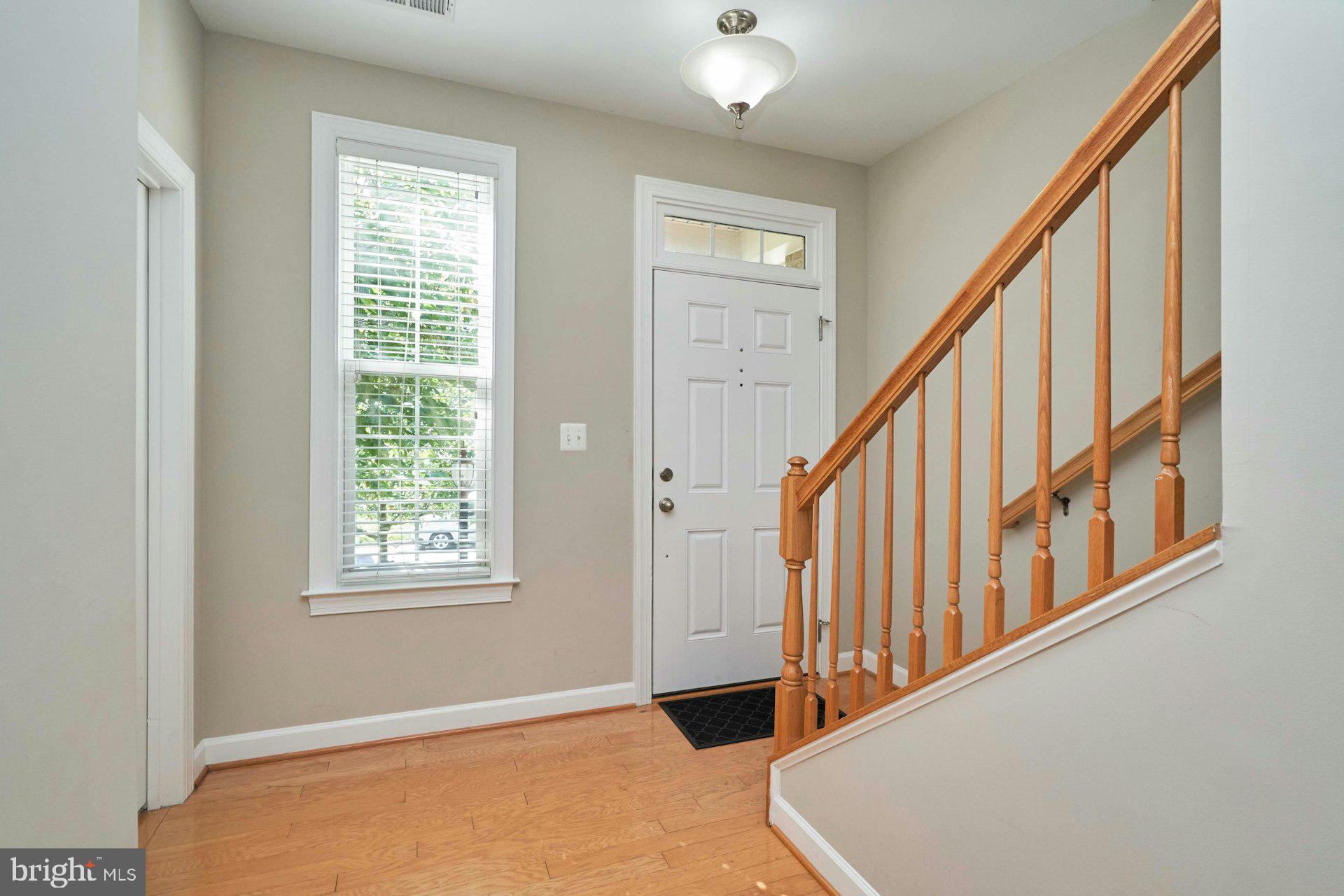 1598 KINNAIRD TER NE