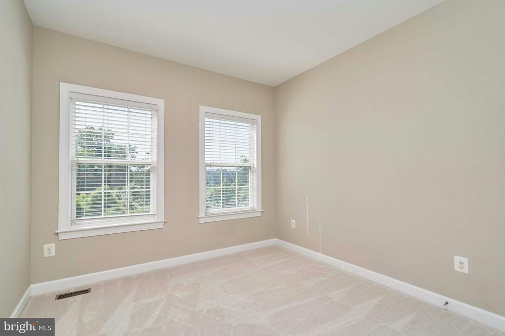1598 KINNAIRD TER NE