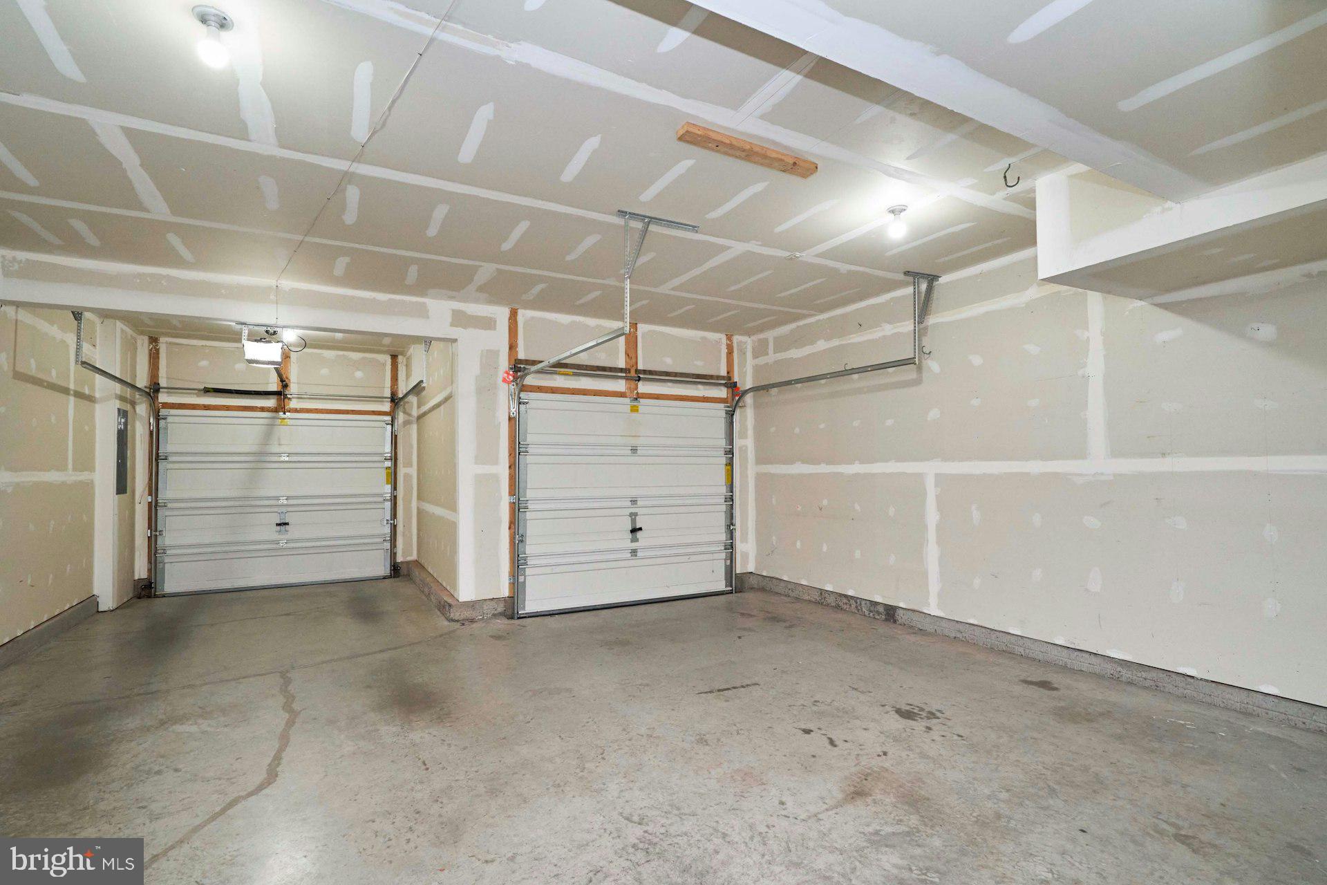 1598 KINNAIRD TER NE