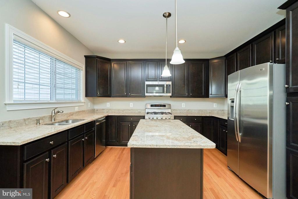 1598 KINNAIRD TER NE