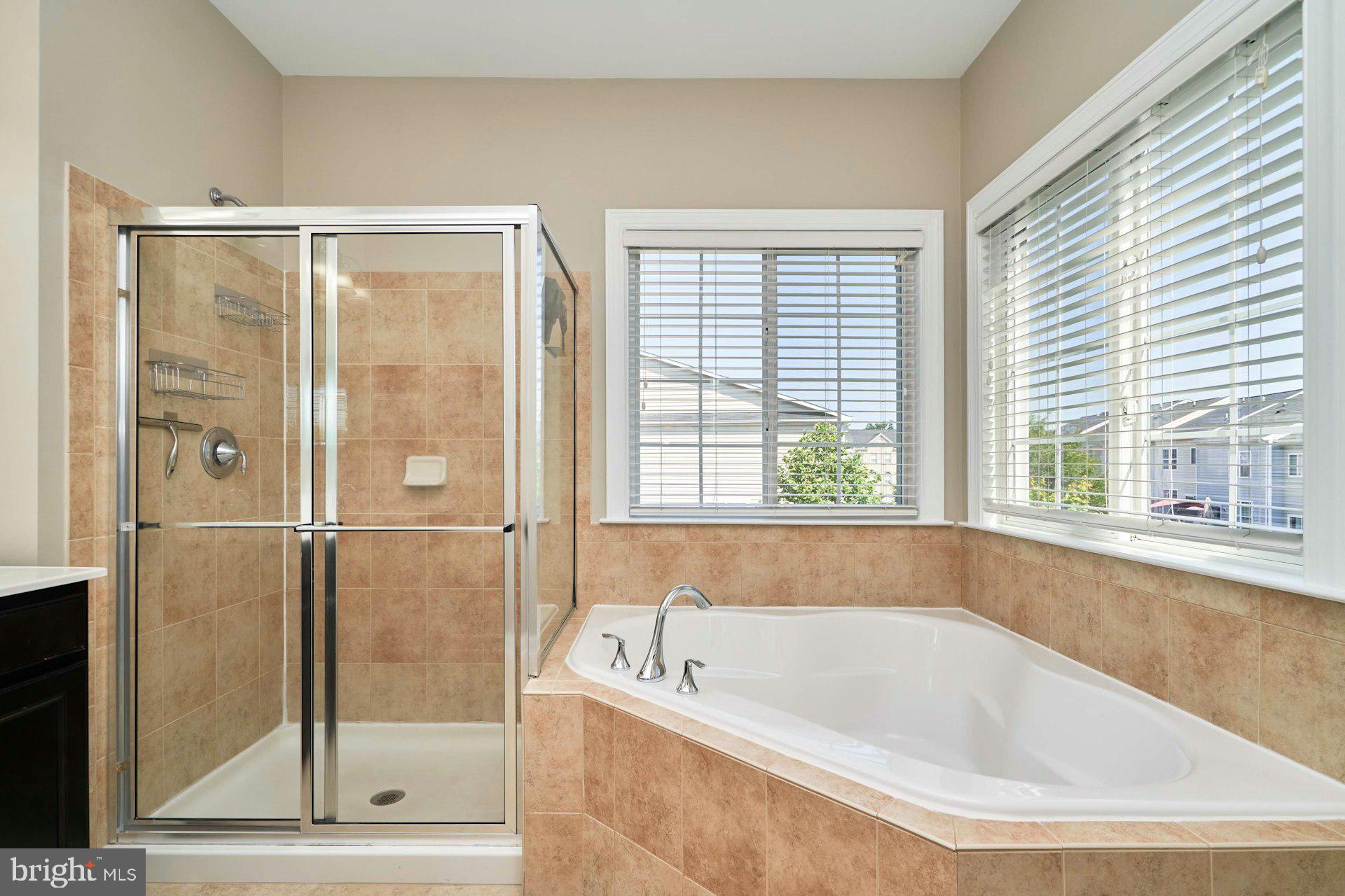 1598 KINNAIRD TER NE