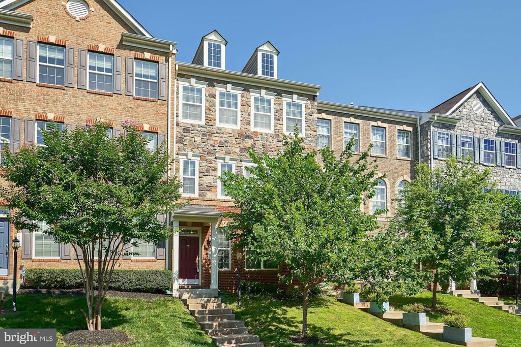 1598 KINNAIRD TER NE