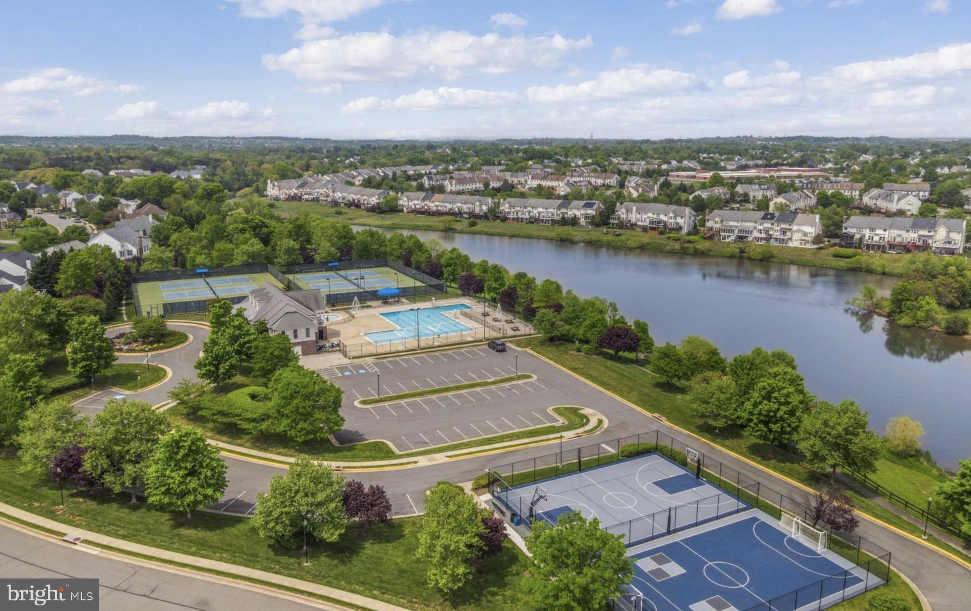 44203 Litchfield Ter
