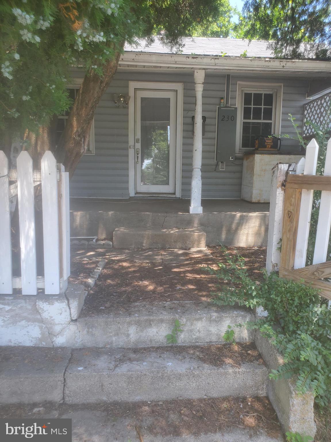 230 SE South St SE