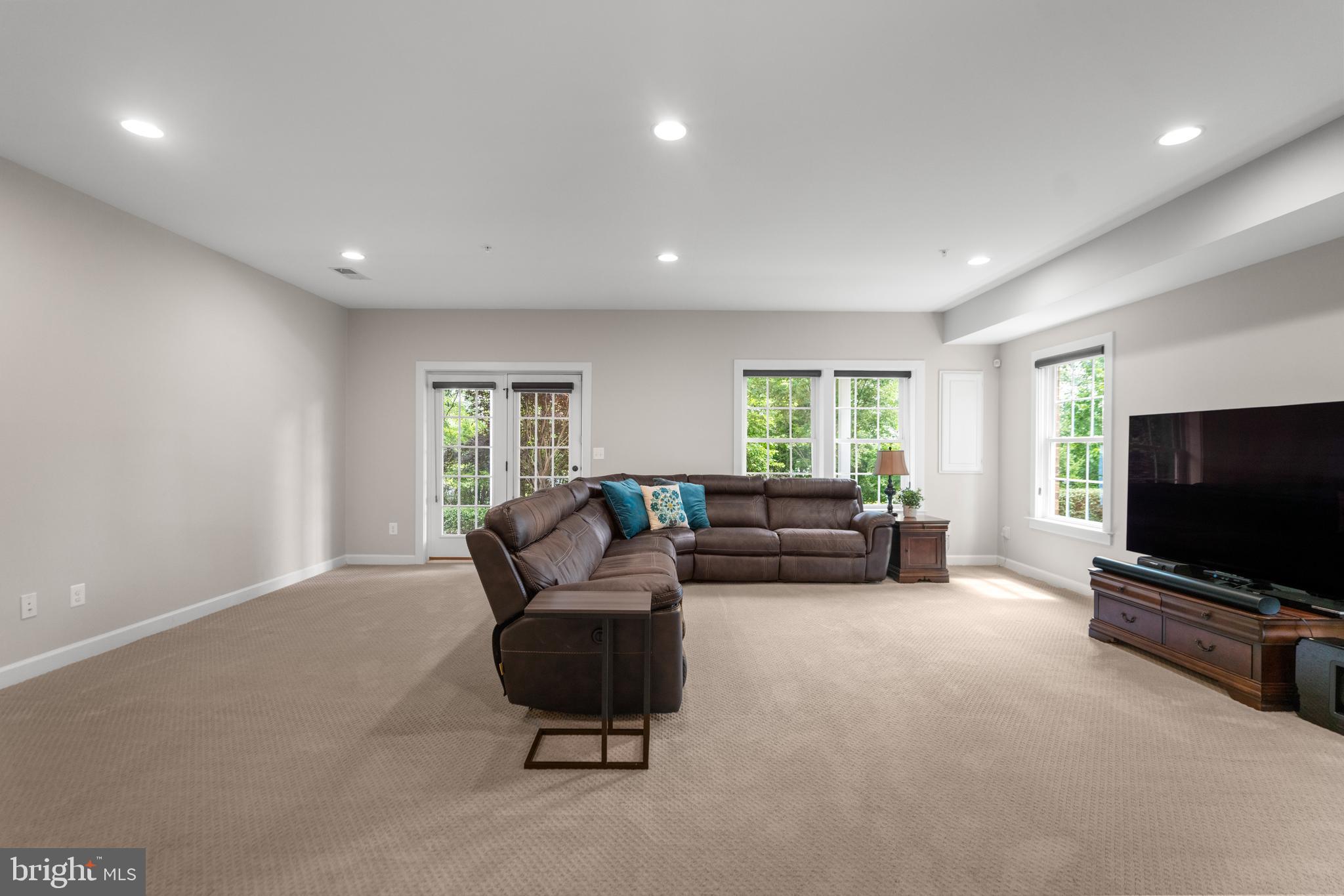 42665 Burbank Ter