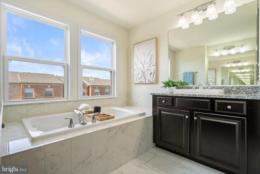42265 Hampton Woods Ter