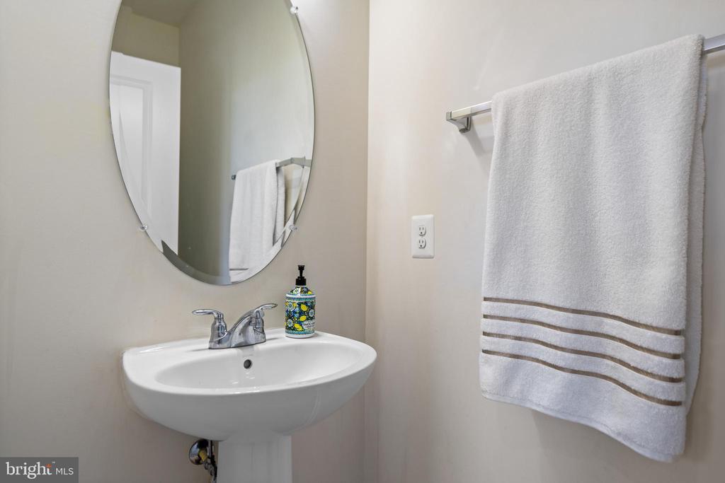 42265 Hampton Woods Ter