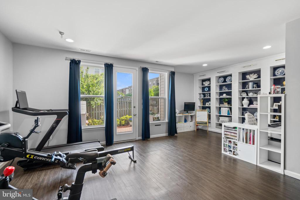 42265 Hampton Woods Ter
