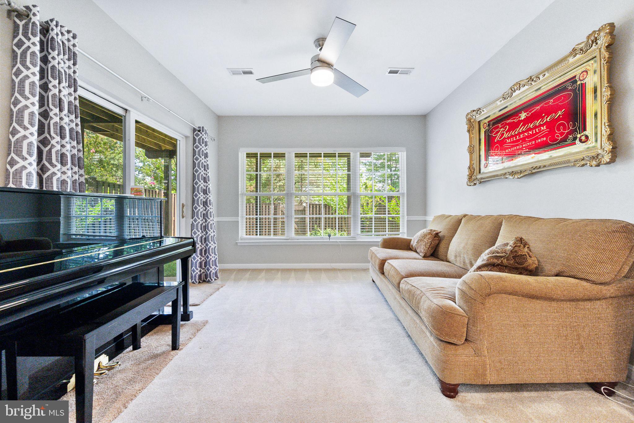 18538 Pineview Sq