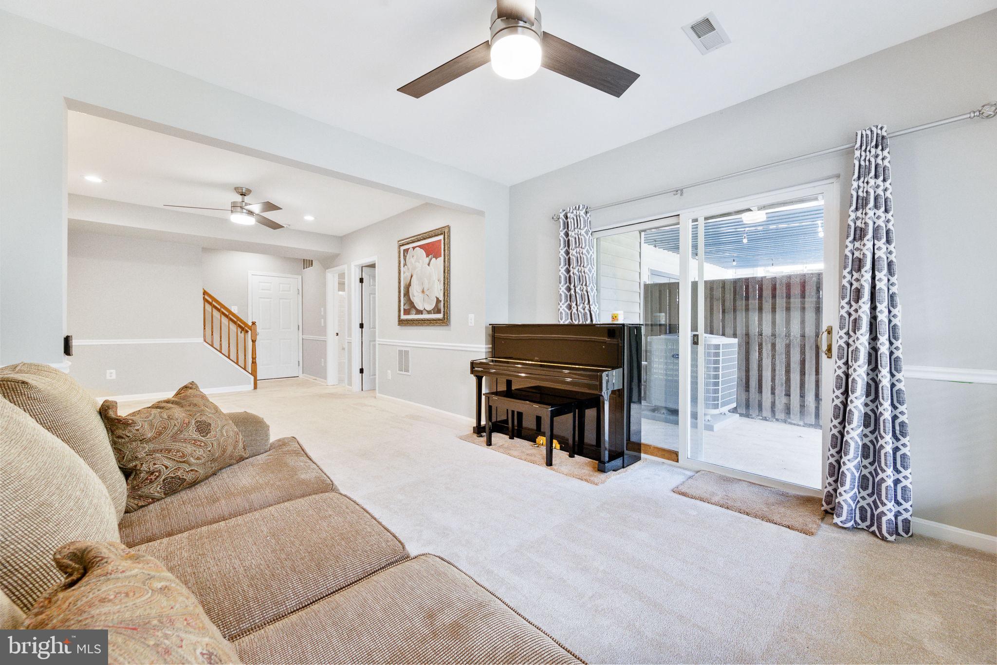 18538 Pineview Sq