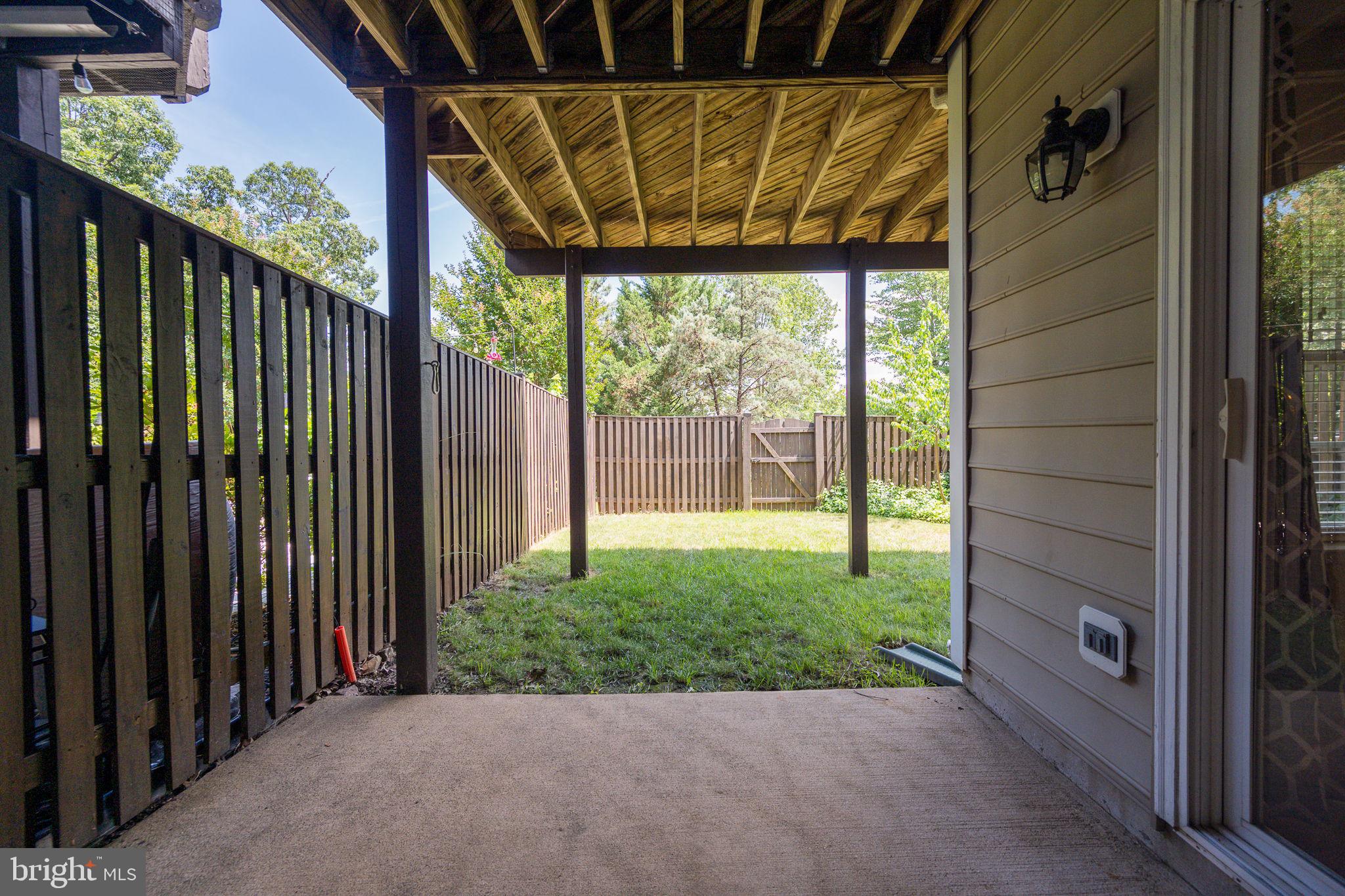 18538 Pineview Sq