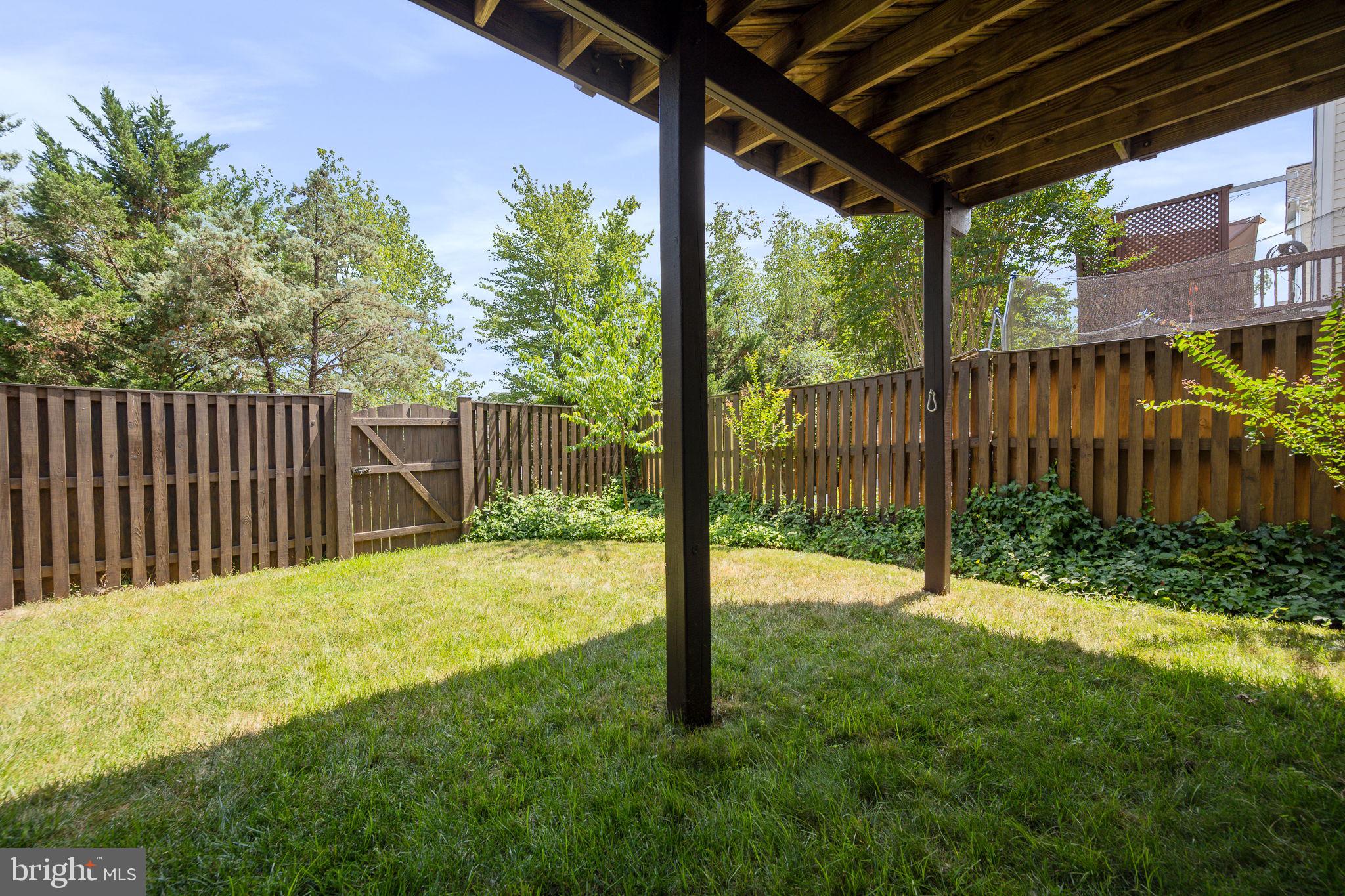 18538 Pineview Sq