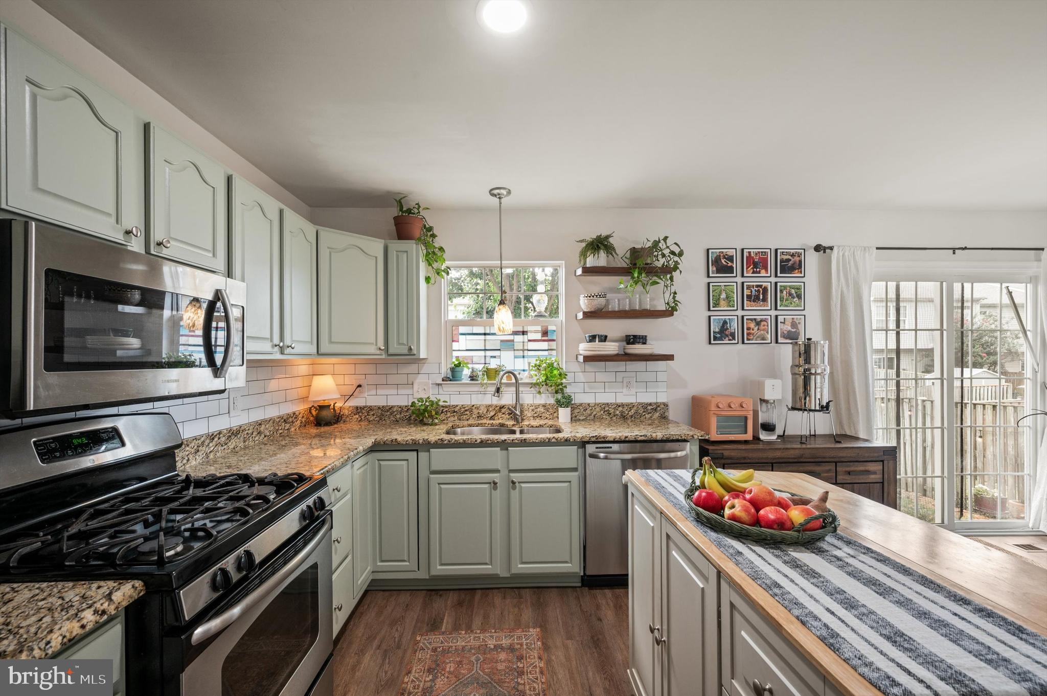 831 Vanderbilt Ter SE