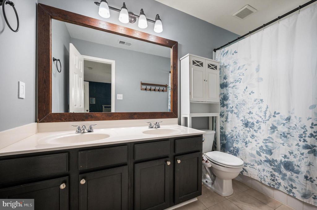 831 Vanderbilt Ter SE