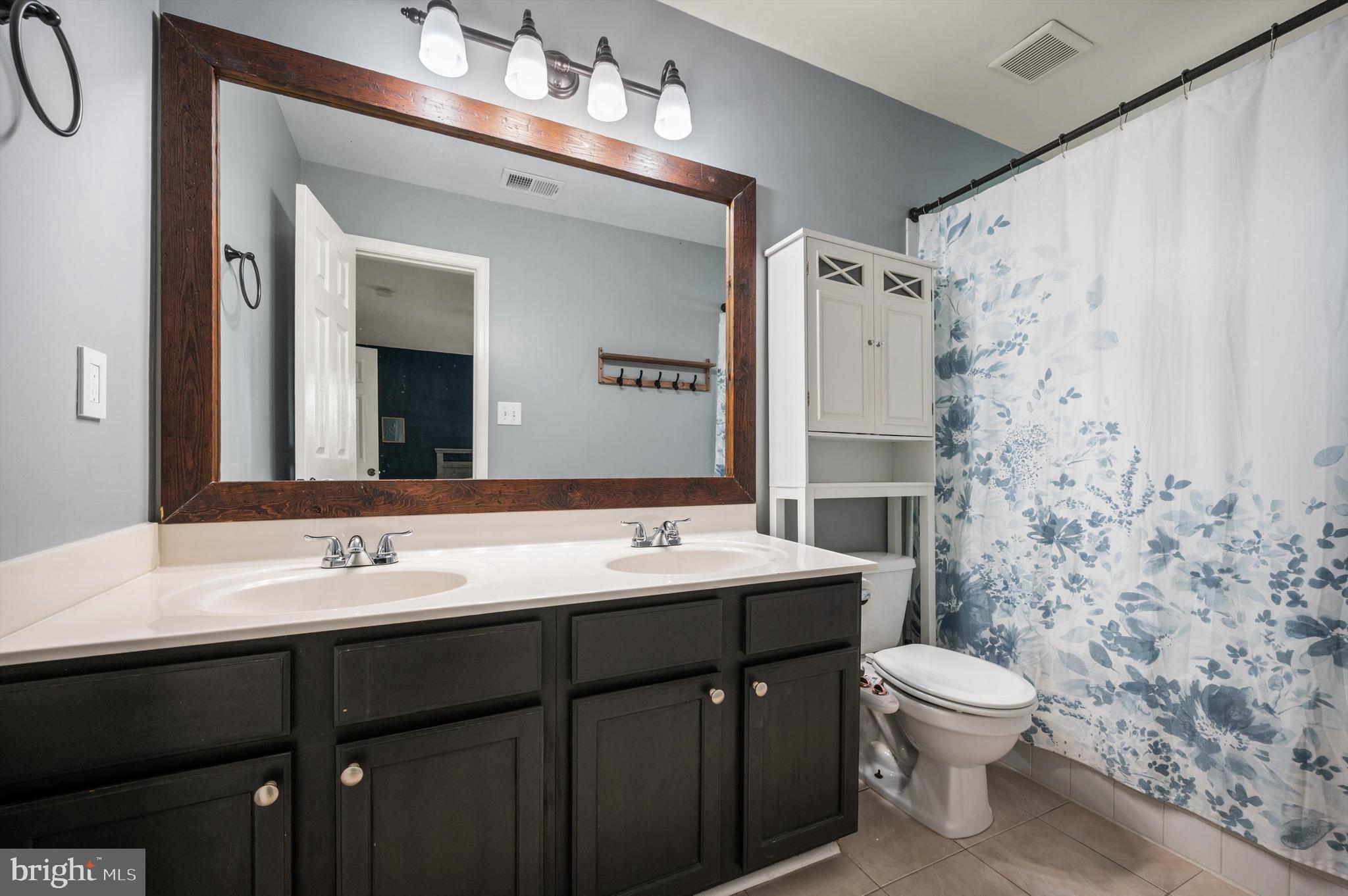 831 Vanderbilt Ter SE