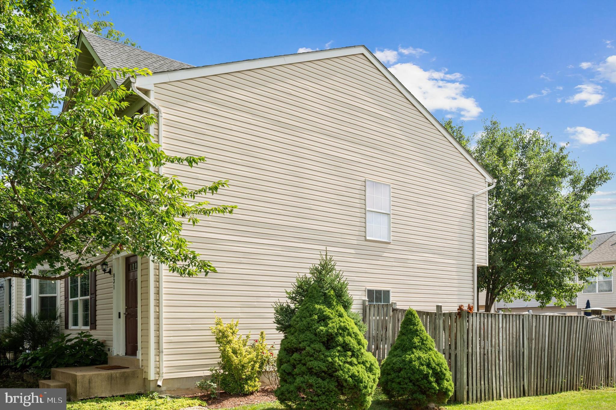 831 Vanderbilt Ter SE