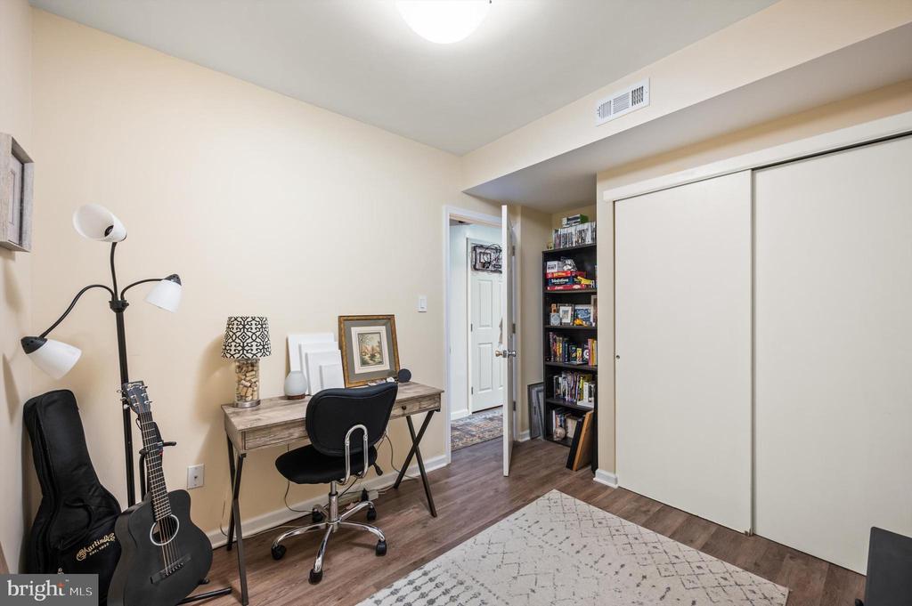 831 Vanderbilt Ter SE
