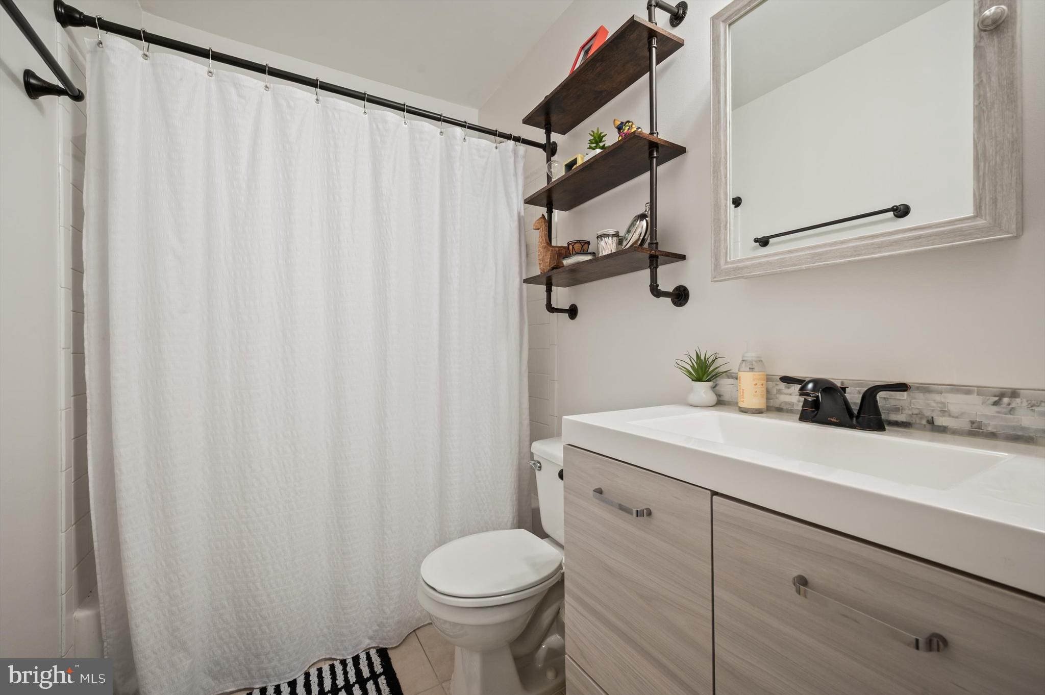 831 Vanderbilt Ter SE