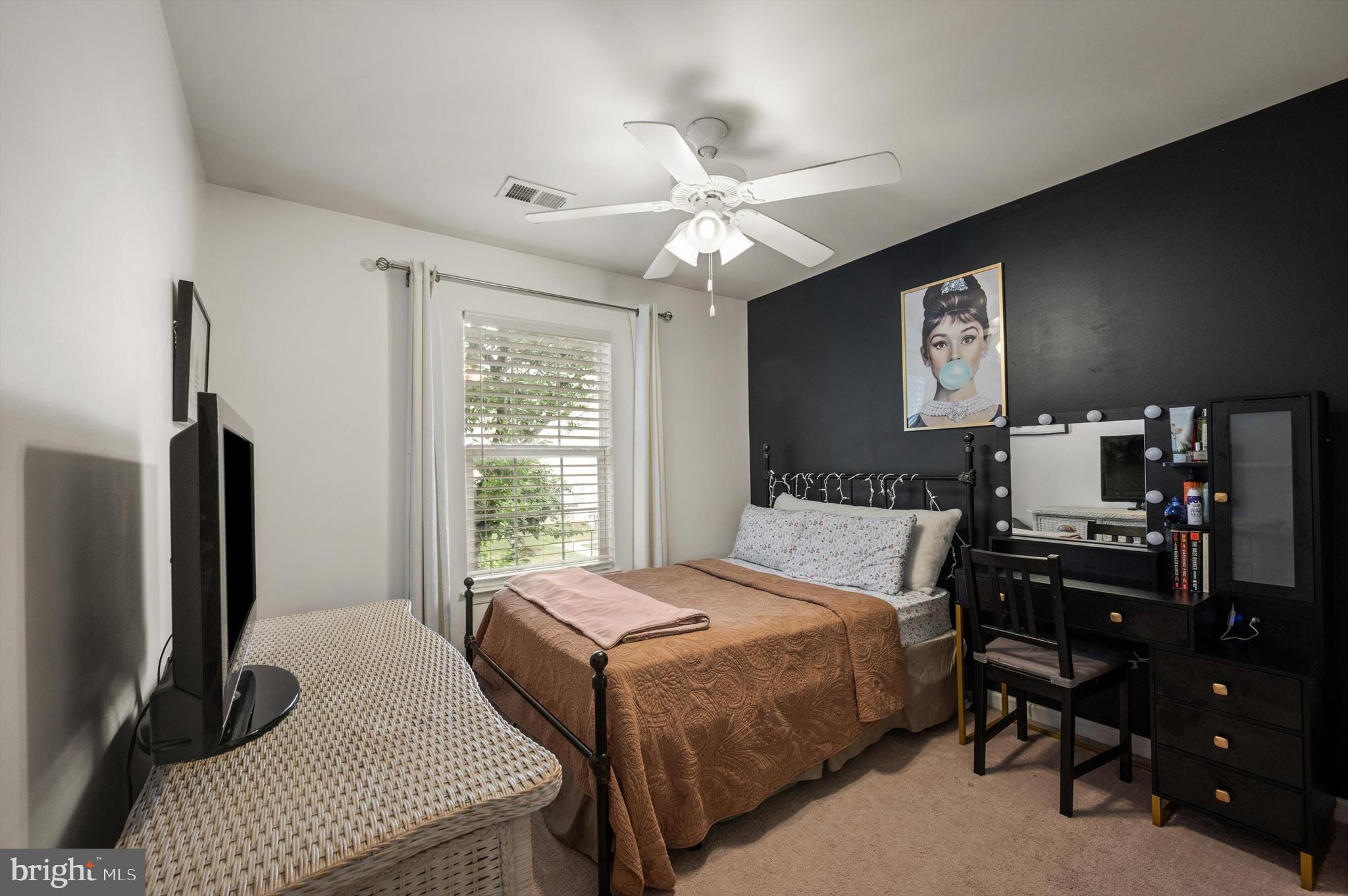 831 Vanderbilt Ter SE