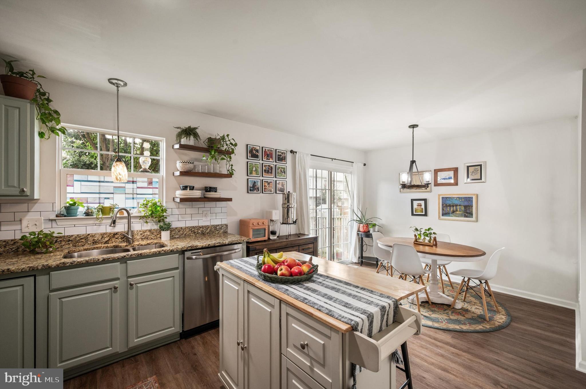 831 Vanderbilt Ter SE