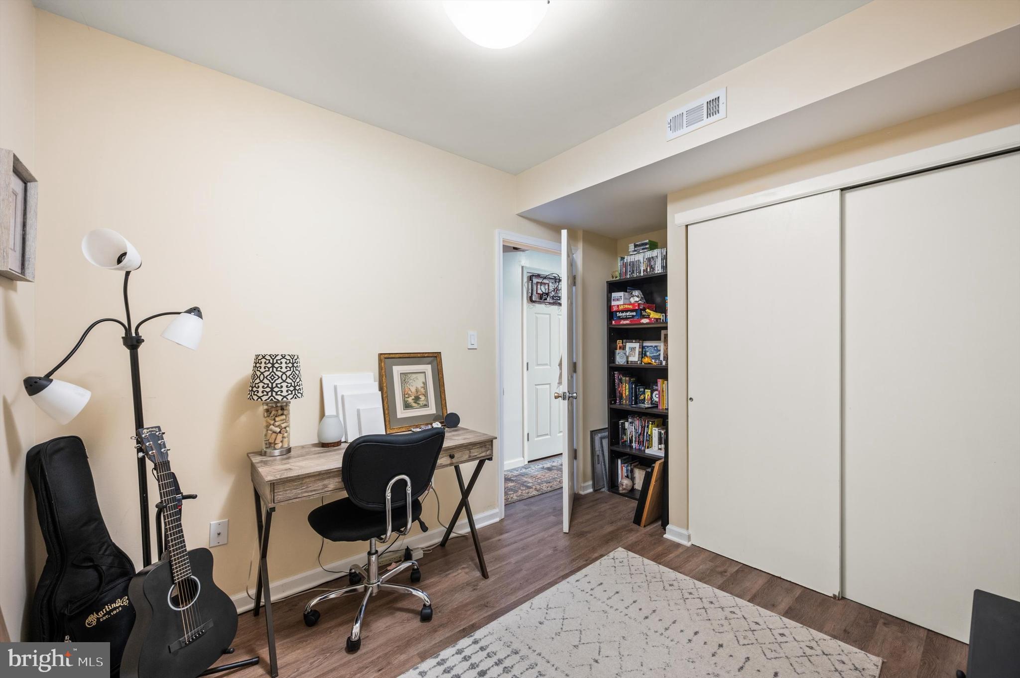 831 Vanderbilt Ter SE