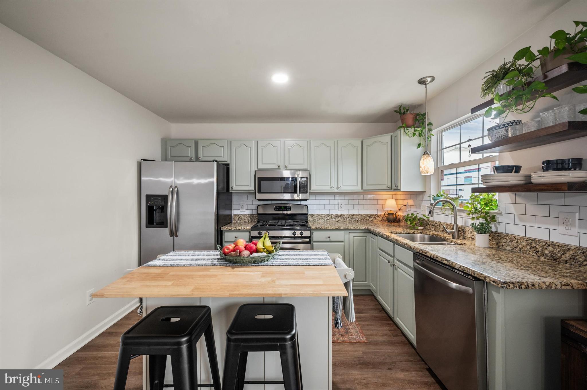 831 Vanderbilt Ter SE