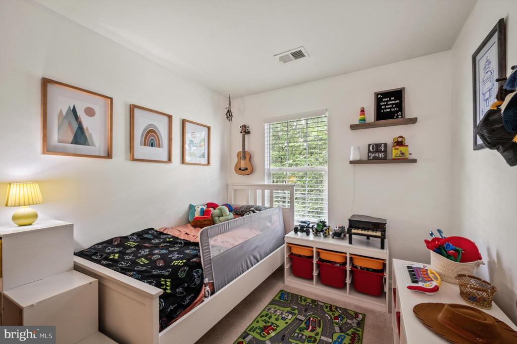831 Vanderbilt Ter SE