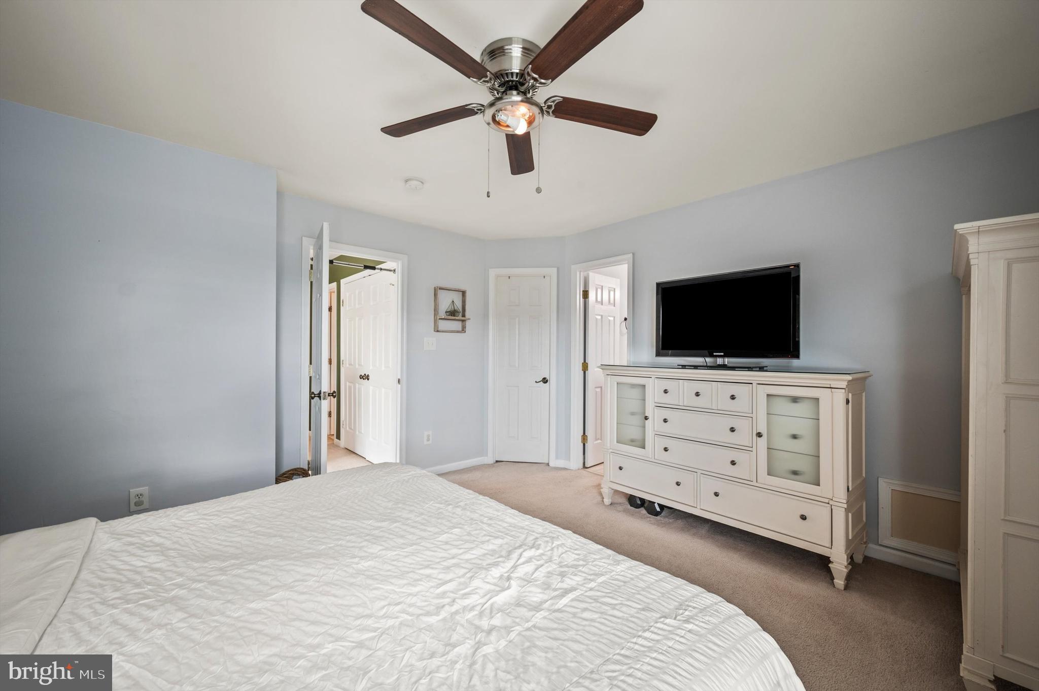 831 Vanderbilt Ter SE