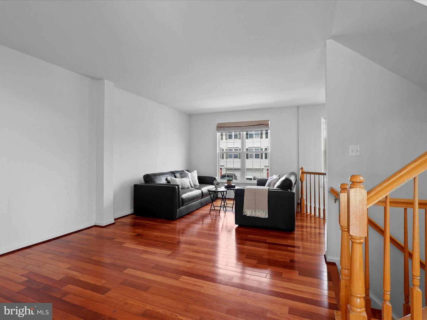 45433 Clarkes Crossing Sq