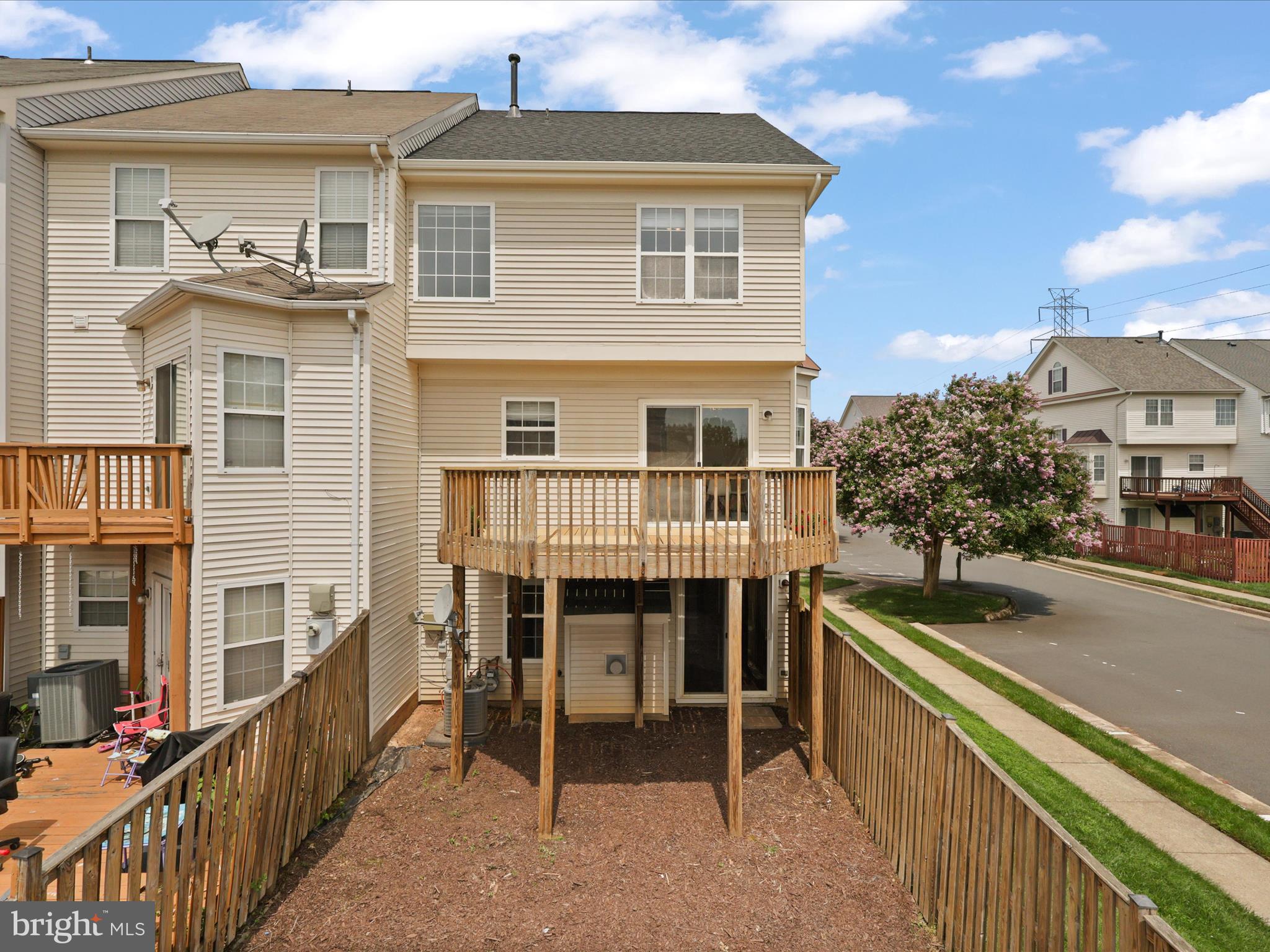 45433 Clarkes Crossing Sq