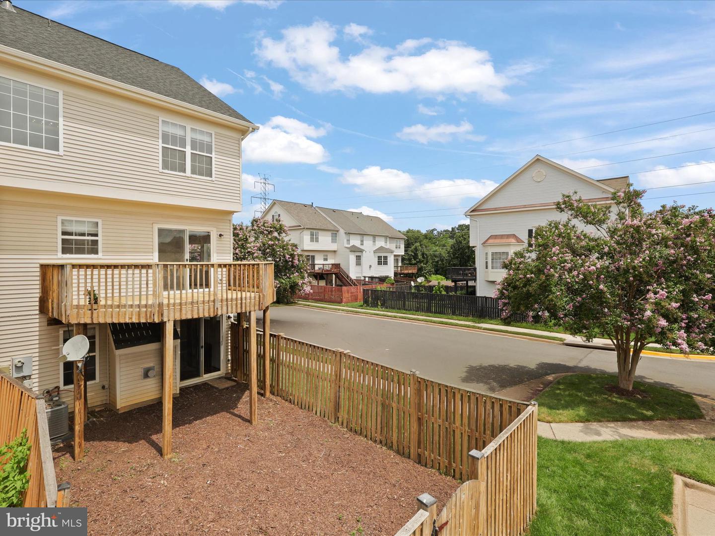 45433 Clarkes Crossing Sq