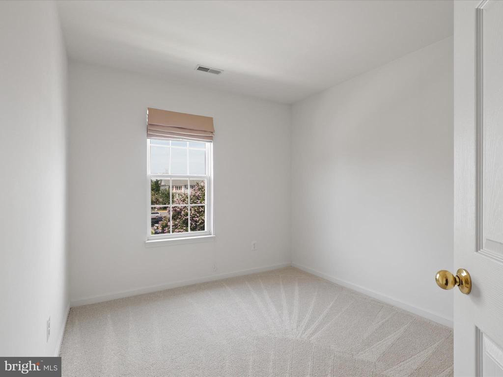 45433 Clarkes Crossing Sq