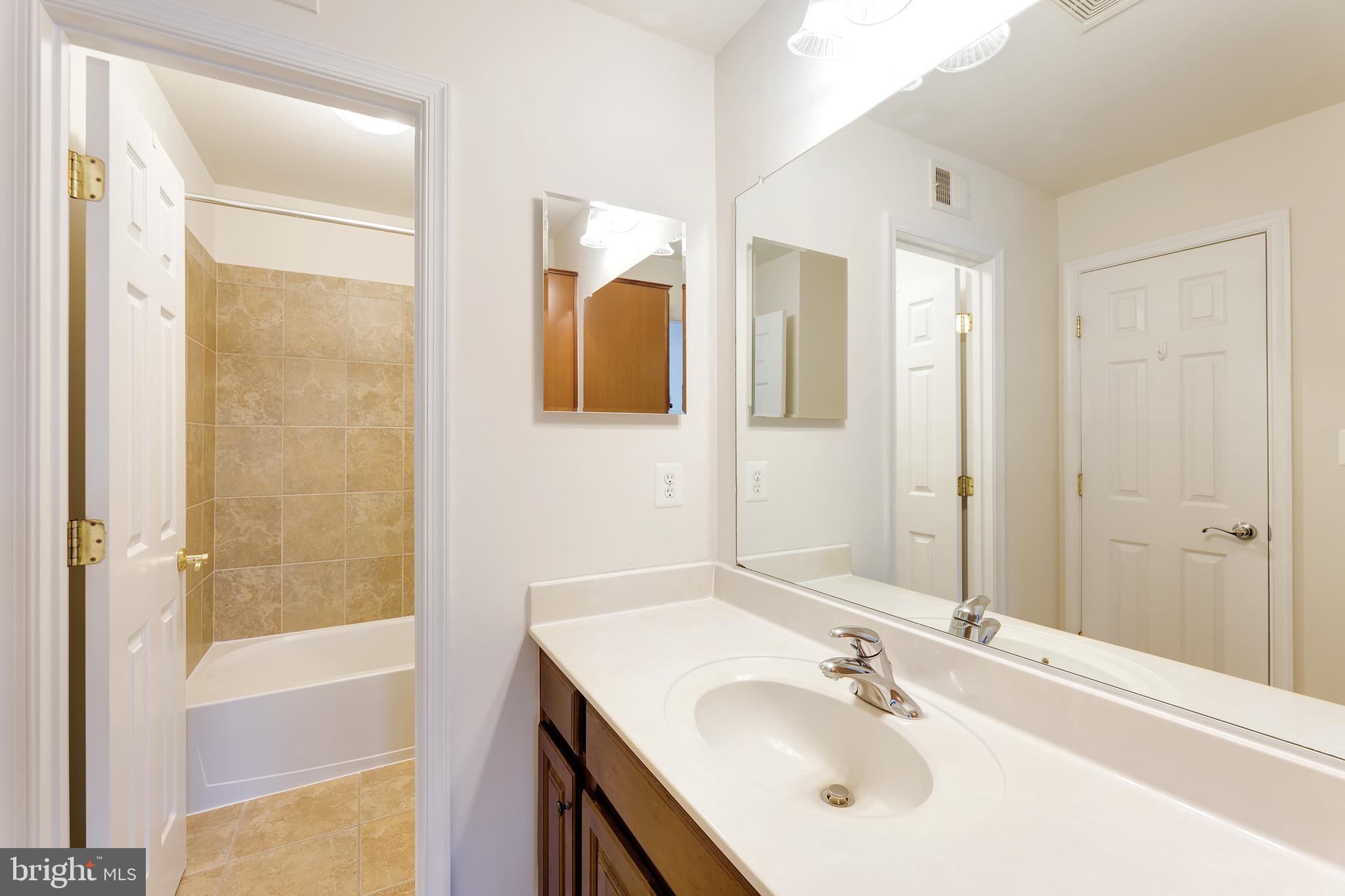 22948 FANSHAW SQUARE