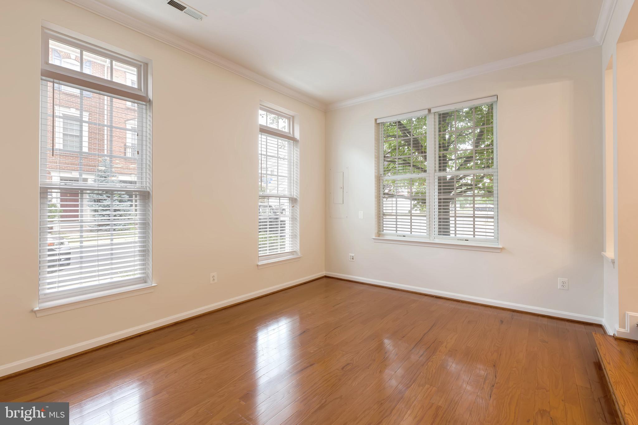 22948 FANSHAW SQUARE