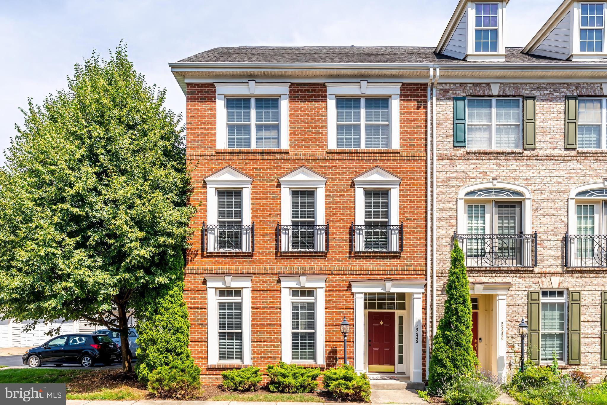 22948 FANSHAW SQUARE