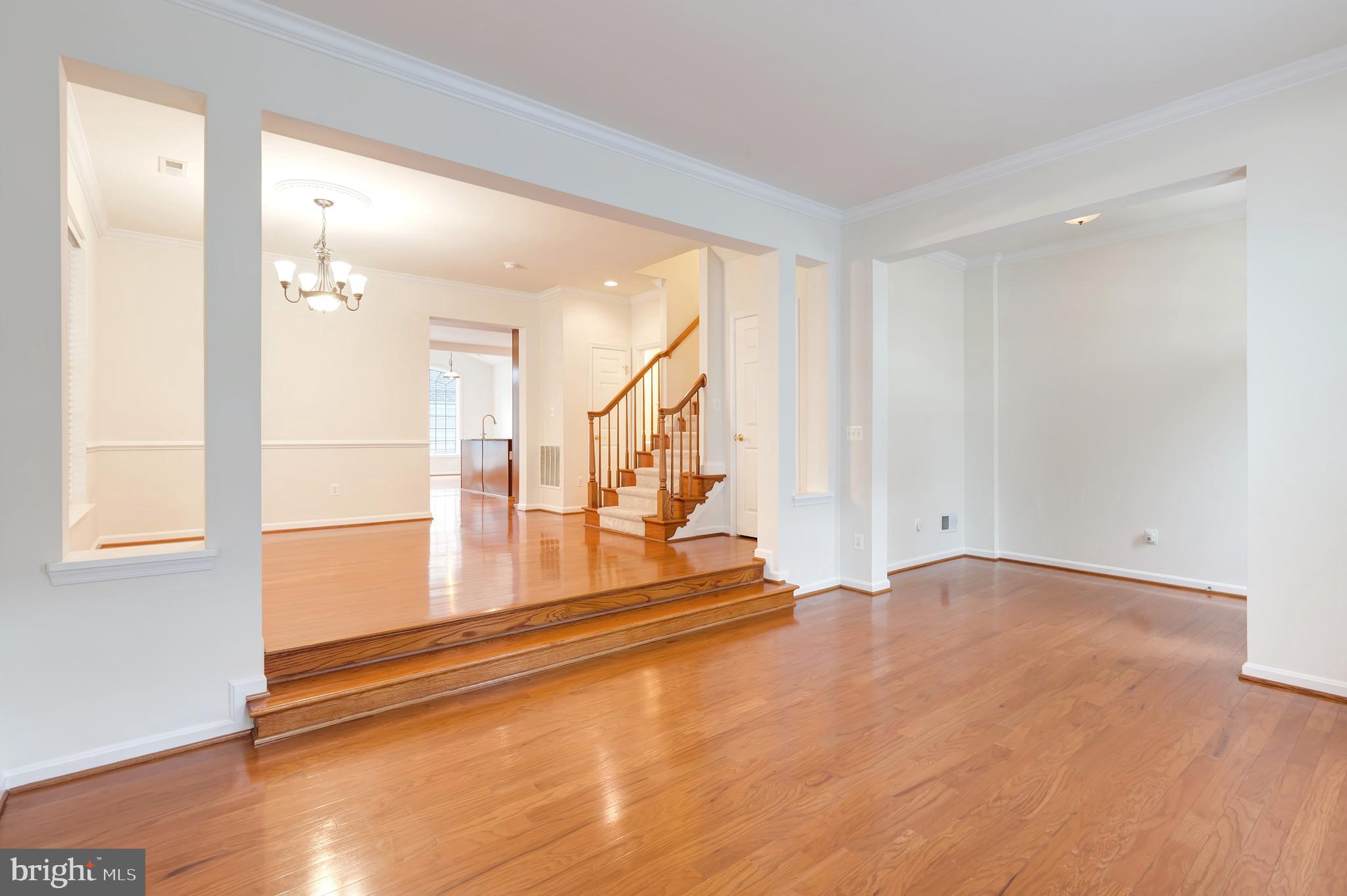 22948 FANSHAW SQUARE