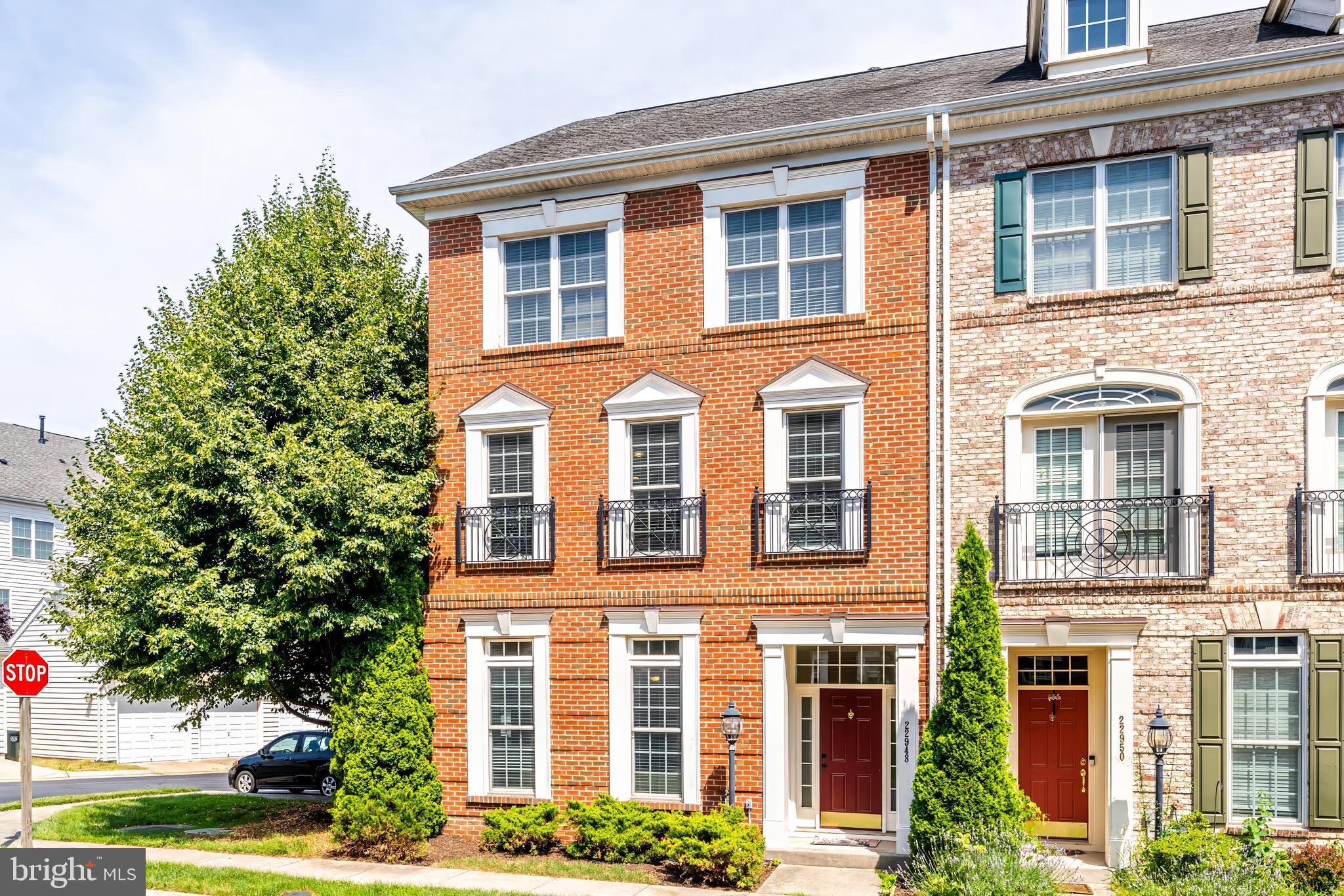 22948 FANSHAW SQUARE