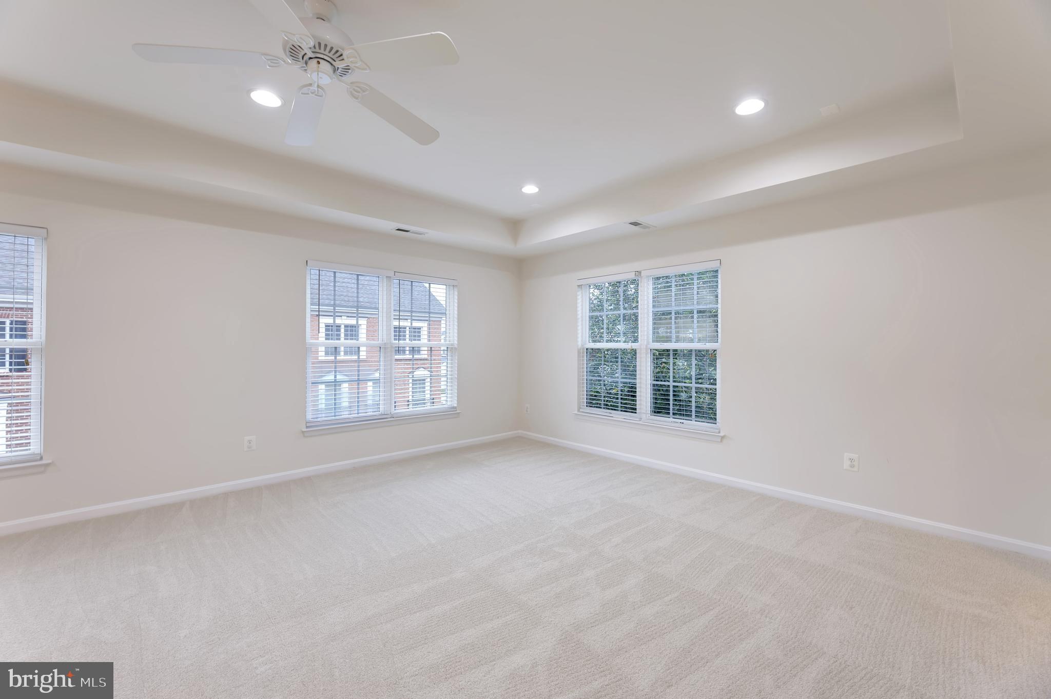 22948 FANSHAW SQUARE