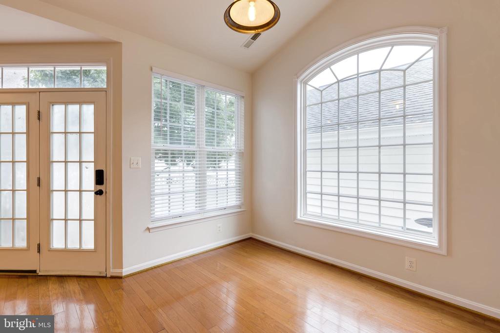 22948 FANSHAW SQUARE