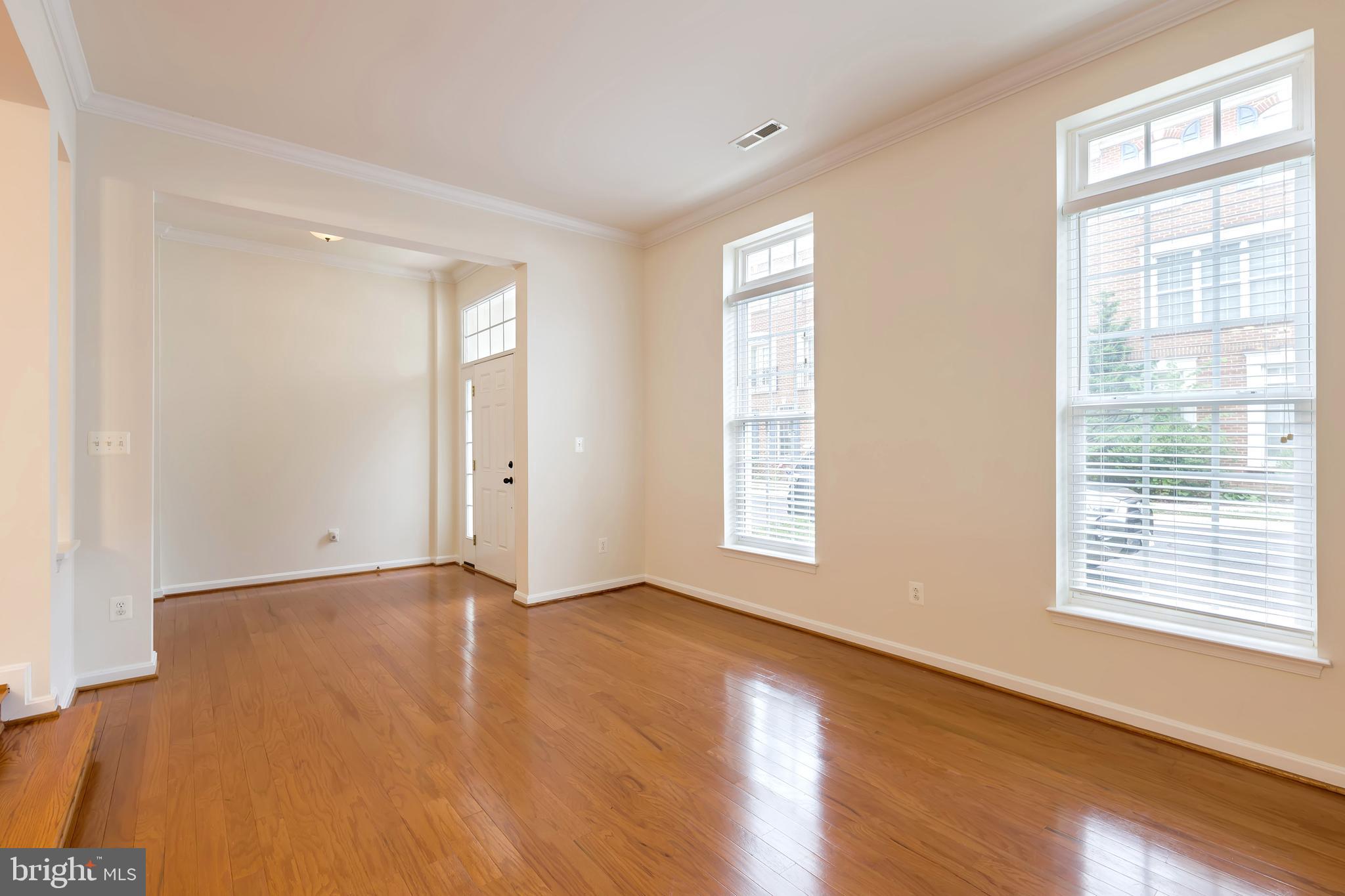 22948 FANSHAW SQUARE