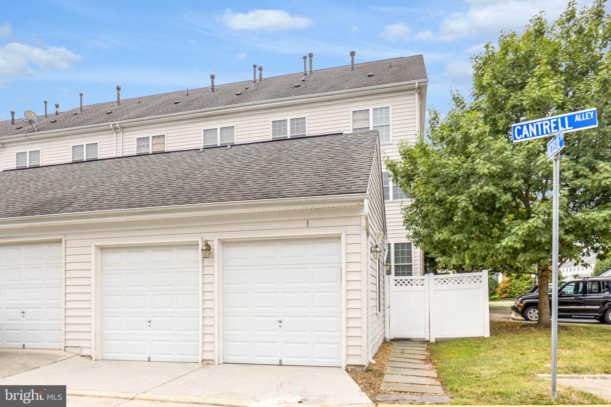 22948 FANSHAW SQUARE