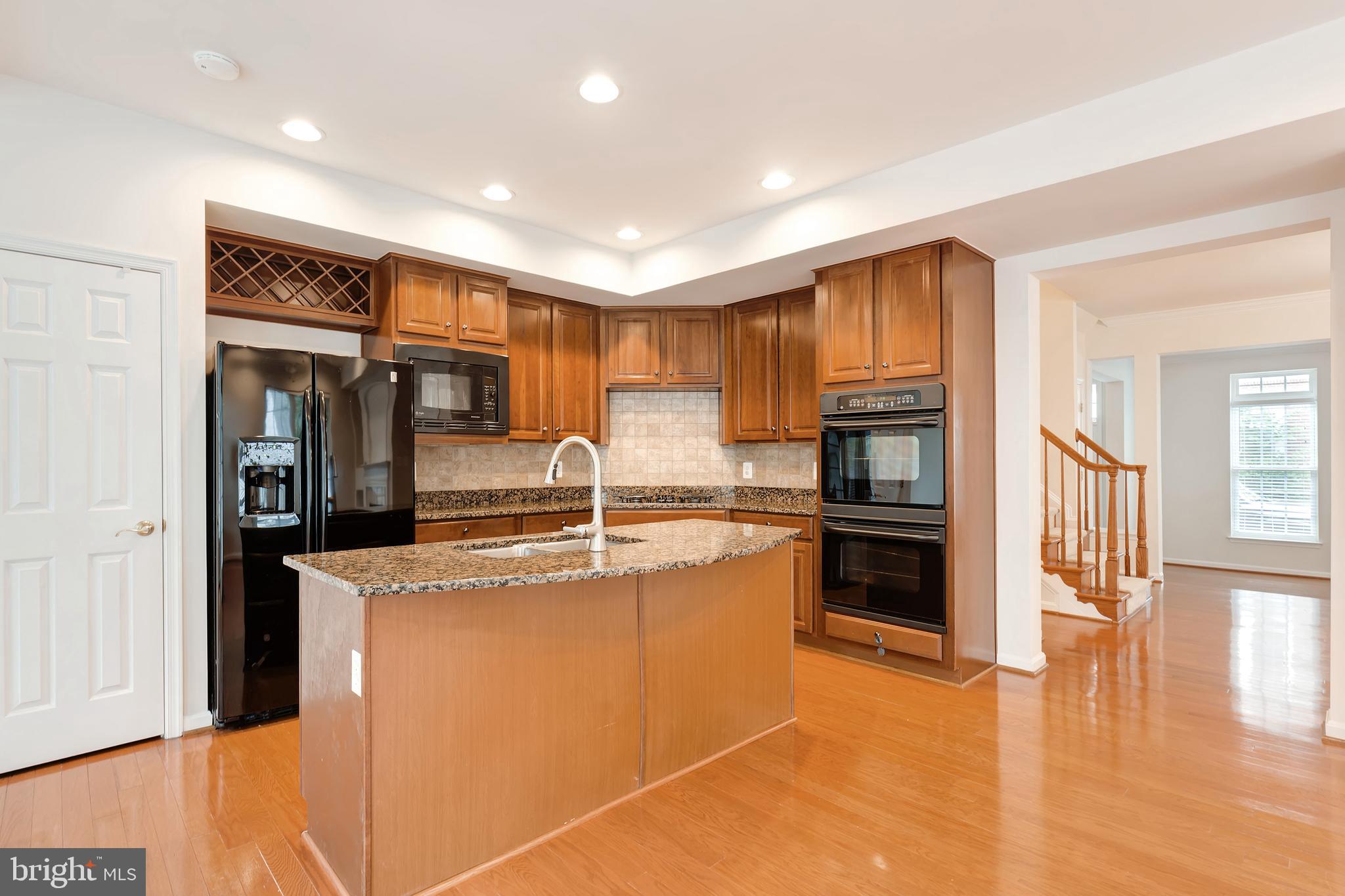 22948 FANSHAW SQUARE