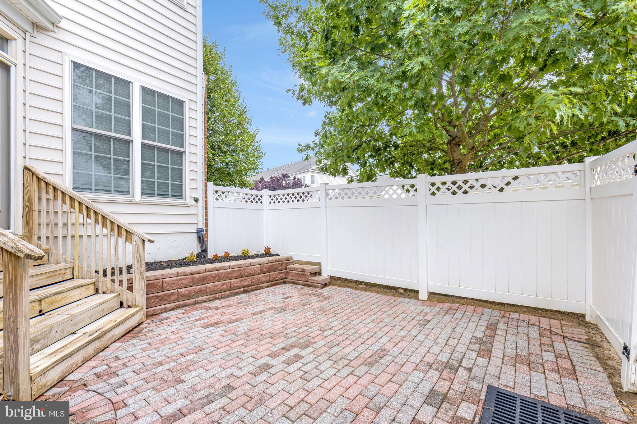 22948 FANSHAW SQUARE