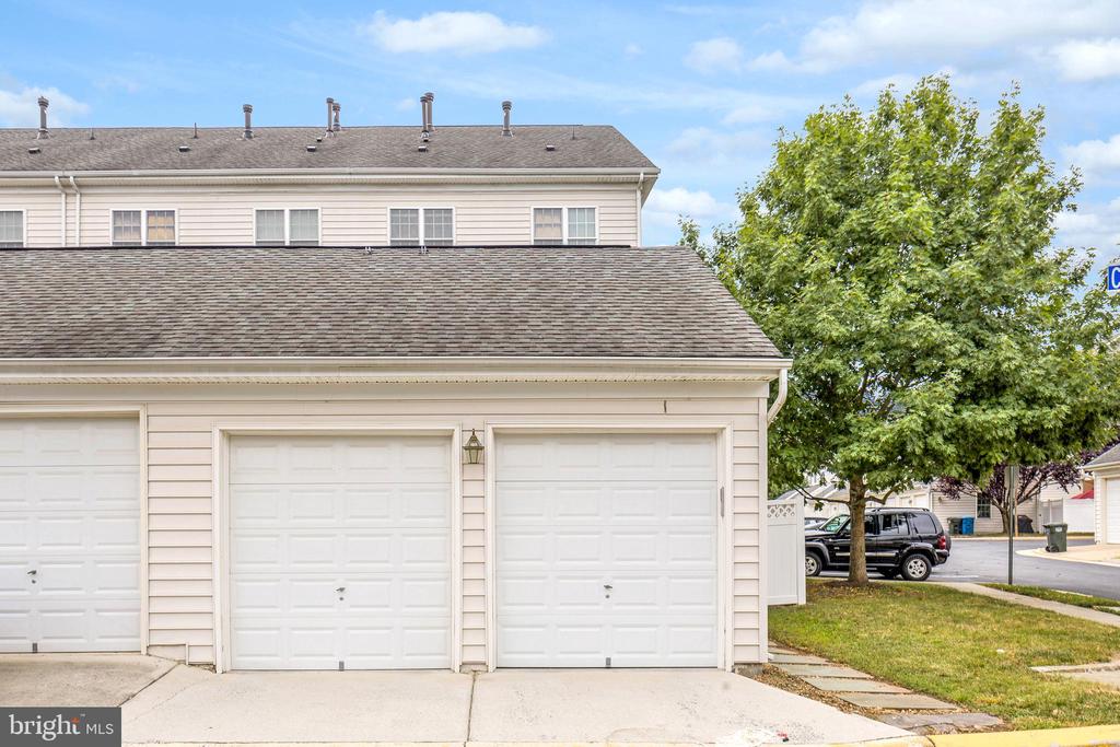 22948 FANSHAW SQUARE