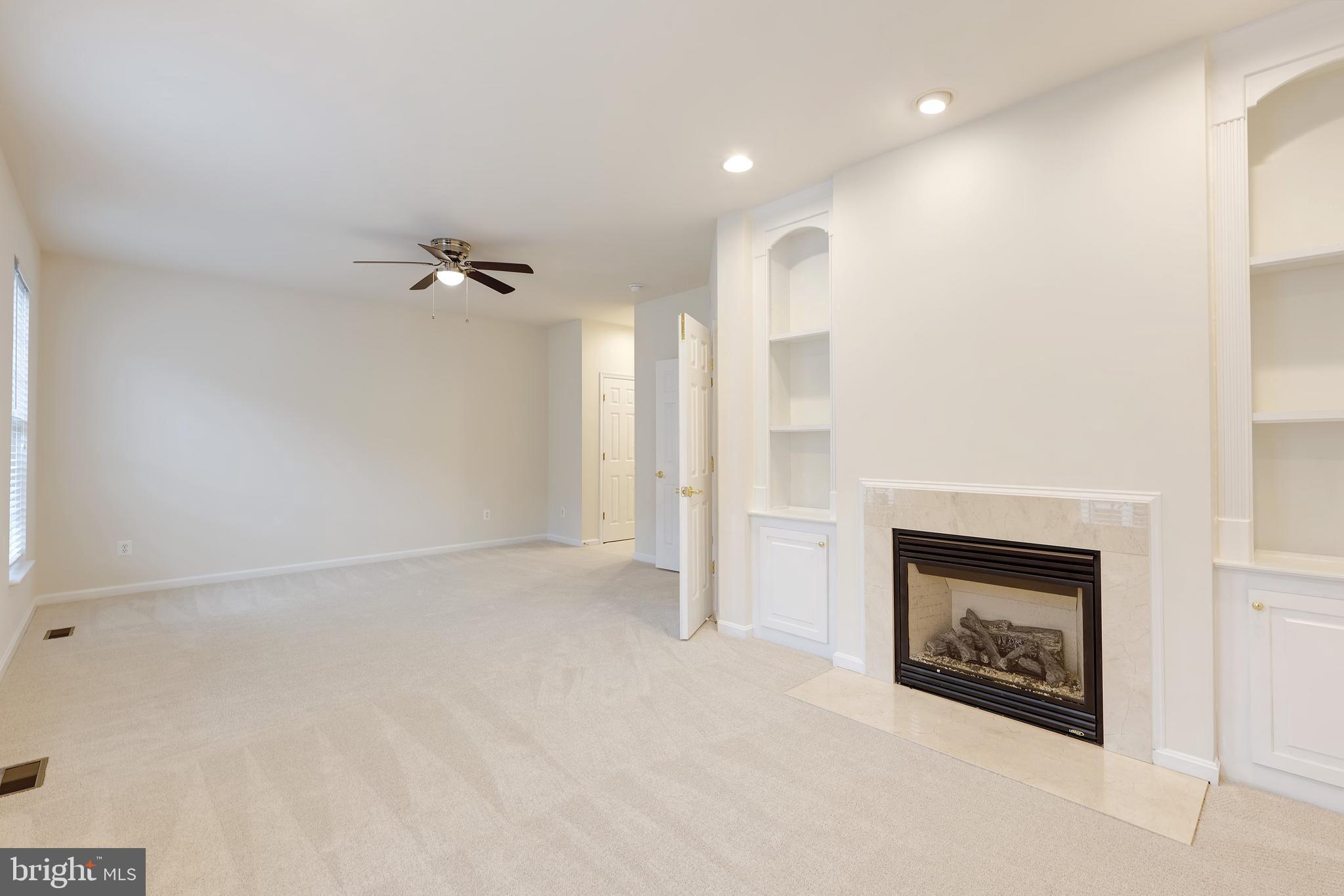 22948 FANSHAW SQUARE
